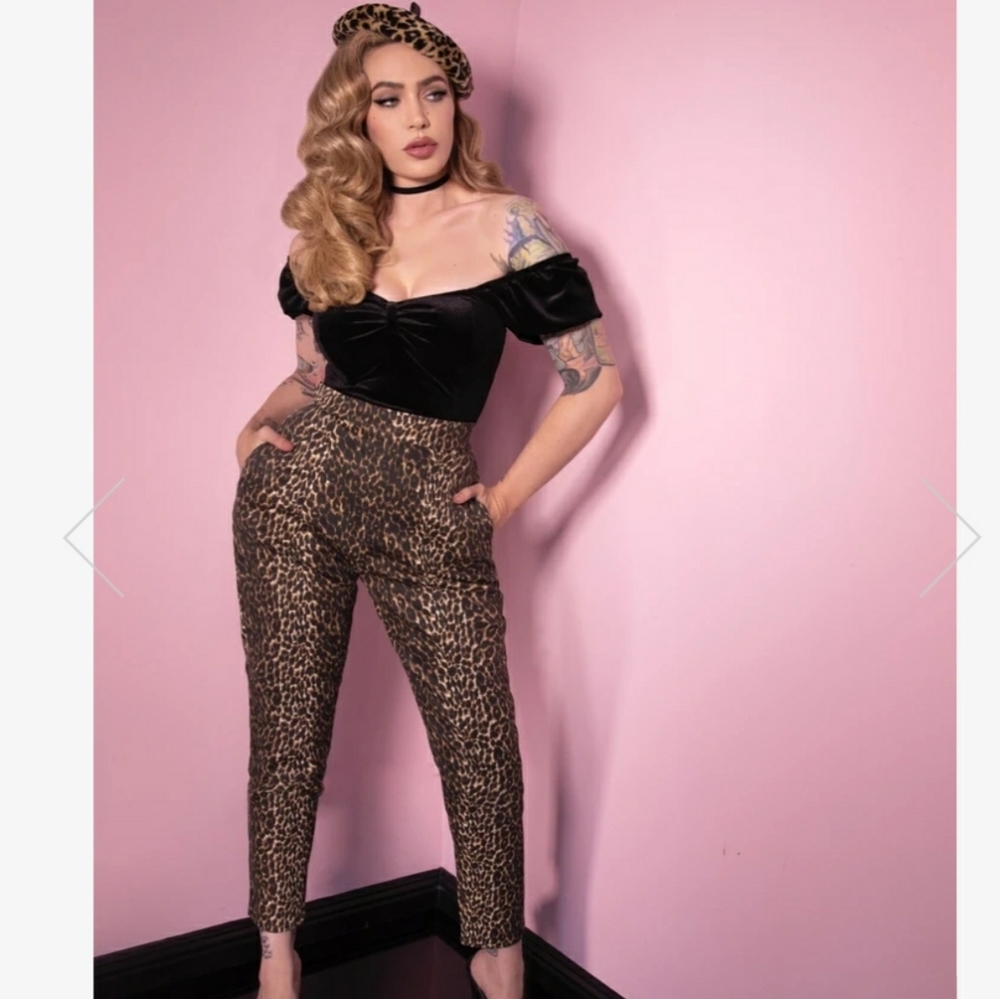 NWOT VIXEN cigarette pants